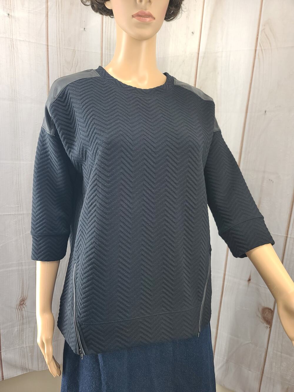 A.N.A. Women PL Black 3/4 Sleeve Chevron Texture Top Faux Leather Zipper Accents